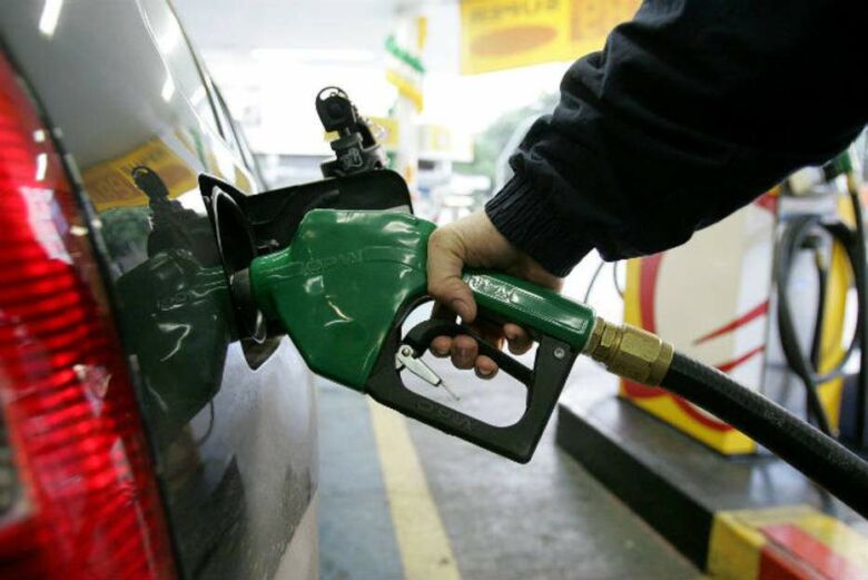 Petrobras reajusta gasolina em 7,6%