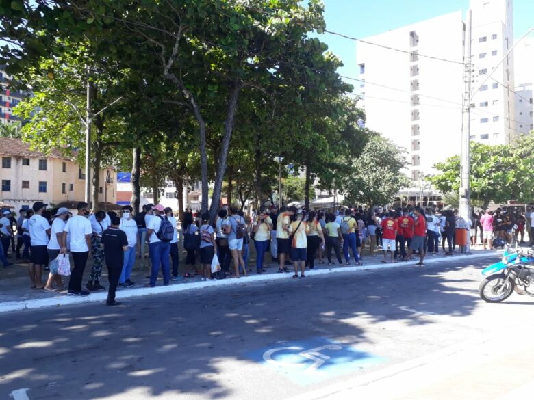 Profissionais de bares e restaurantes de Guarapari protestam contra restrição de horário