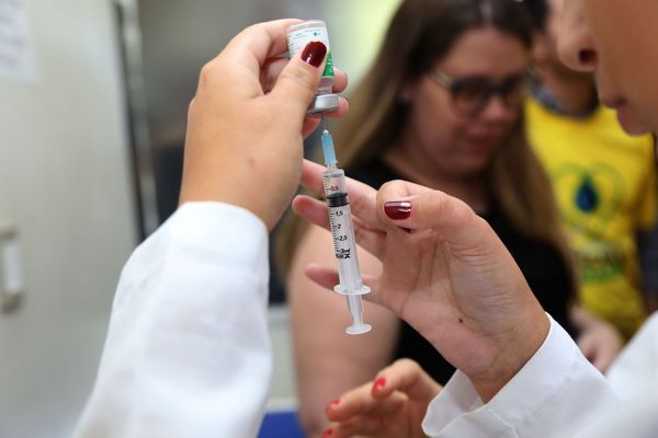 Todos com mais de 6 meses podem se vacinar contra a gripe a partir de hoje (15)