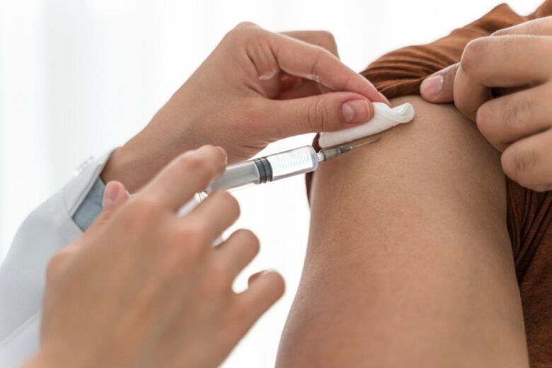 ES disponibiliza canais de denúncias para ‘fura-filas’ na vacinação contra Covid-19