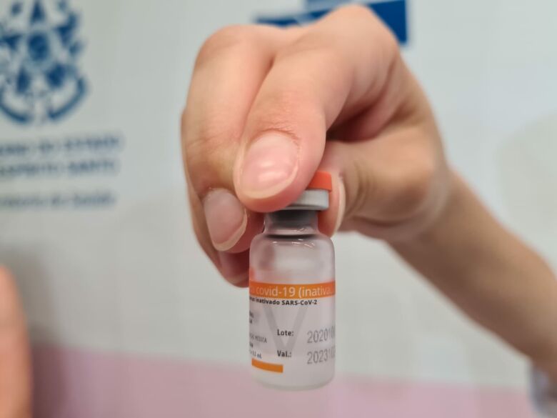 Mais de 50 mil doses de vacina contra a Covid-19 chegam ao ES