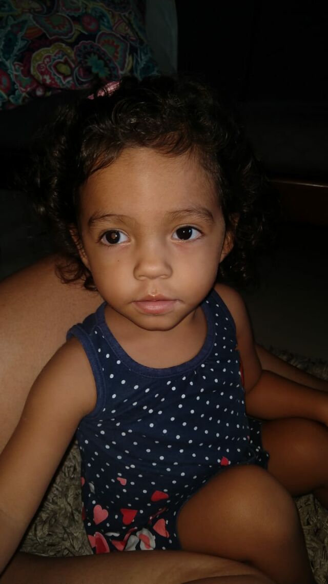 Em Guarapari, pais pedem ajuda para realizar cirurgia da filha com tumor no olho