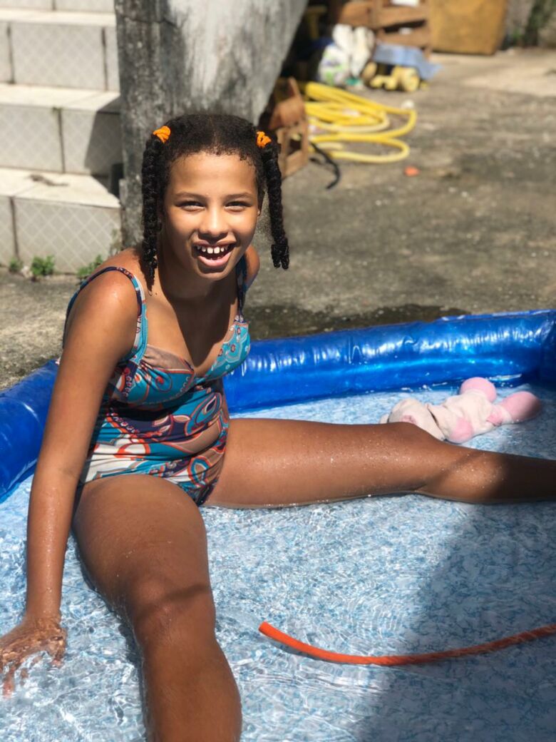 Moradora de Guarapari pede ajuda para comprar remédio para irmã com autismo severo
