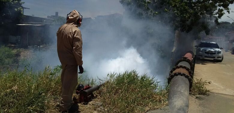 Guarapari: Morador reclama da falta de limpeza no Rio Meaípe provocando aumento de mosquitos