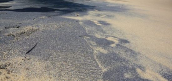 areia preta 1 550x260 1 - Radioatividade nas praias de Guarapari é potencial que precisa ser preservado, afirma pesquisador