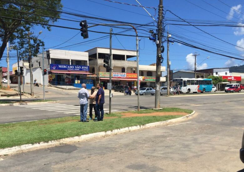 Moradores solicitam rotatória em cruzamento onde ocorrem acidentes em Guarapari