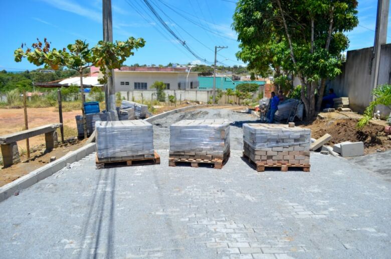 planalto obras - 10 vias do Bairro Planalto em Anchieta recebem obras de pavimentação e drenagem
