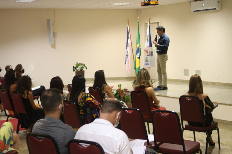Prefeitura de Guarapari realiza cerimônia de posse de novos concursados do magistério