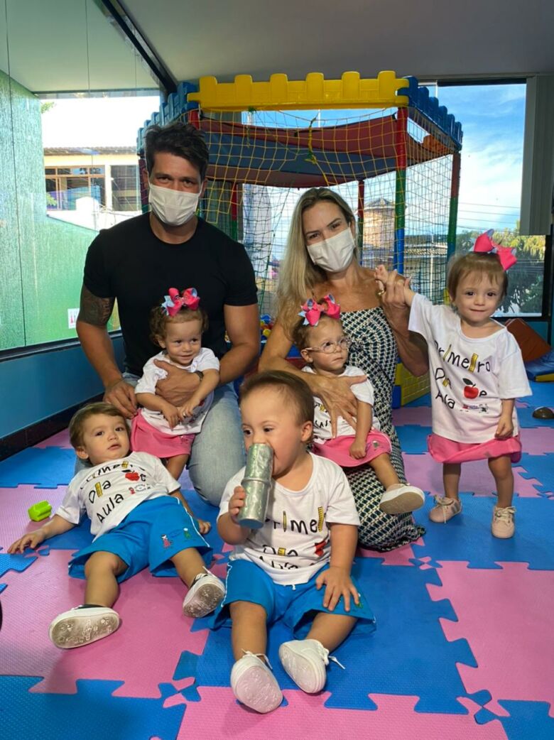 Quíntuplos de Guarapari iniciam fase escolar