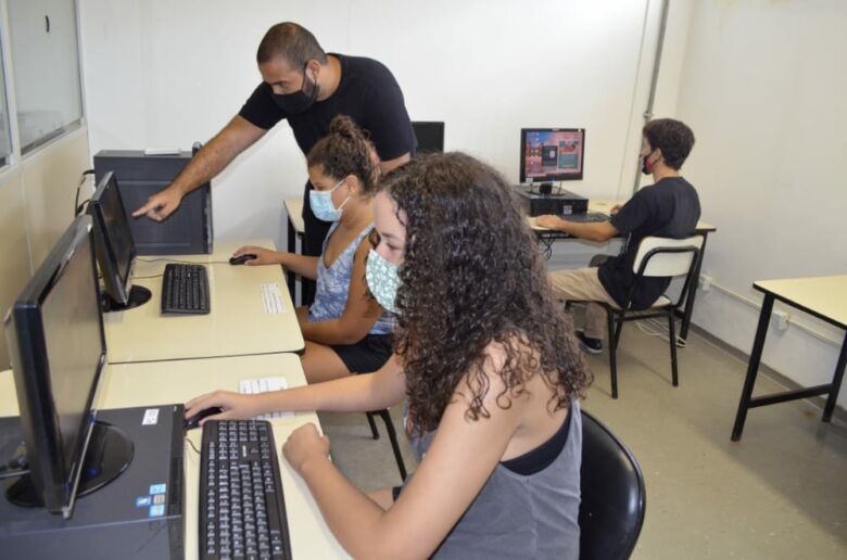 Telecentro de Anchieta: serviços gratuitos disponíveis para estudantes