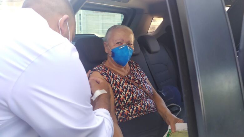vacina idosos idosa guarapari divulgacao - Guarapari inicia vacinação de idosos entre 80 e 84 amanhã (01)