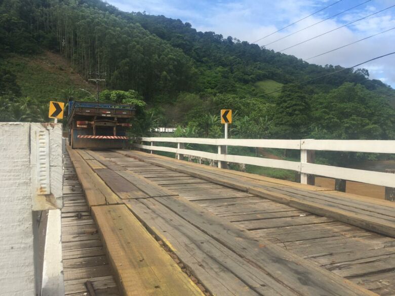 Moradores reclamam de más condições de ponte em Alfredo Chaves