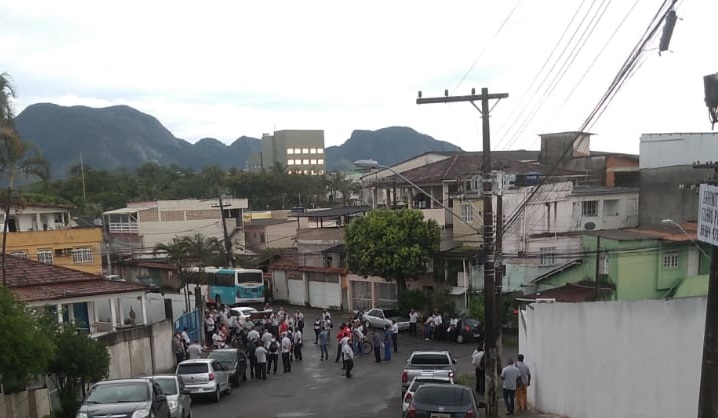 paralizacao lorenzutti 1 - Paralisação dos ônibus surpreende população de Guarapari