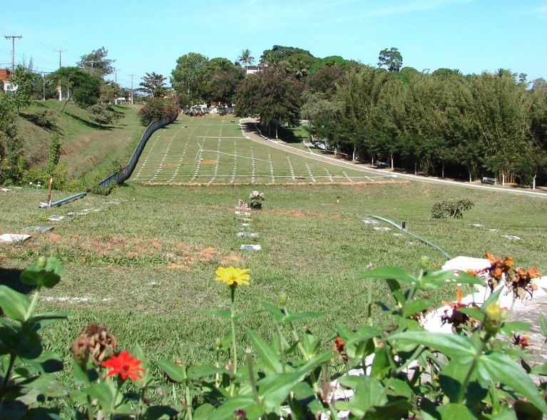 parque paraiso aumento de casos de sepultamento - Covid-19: Cemitério em Guarapari realizou 7 sepultamentos só nessa segunda-feira (12)