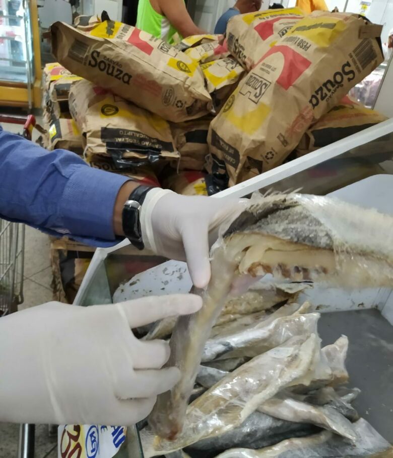Após denúncias, Procon encontra novas irregularidade em supermercado de Guarapari