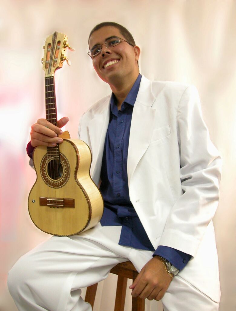 Guarapari: Rogerinho do Cavaco realiza live em apoio a musicos capixabas
