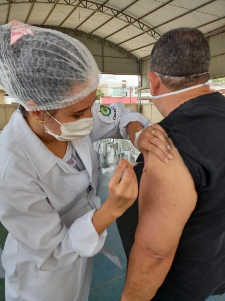 vacina 65 69 1 - Agendamento da vacinação contra Covid-19 evita filas e espera em Guarapari