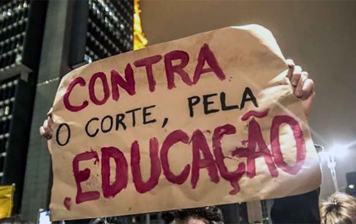 Trabalhadores e estudantes marcam manifestação para sábado (29) em Guarapari