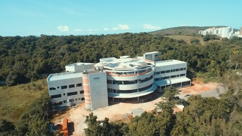 Empresa responsável pela obra do hospital de Guarapari está contratando