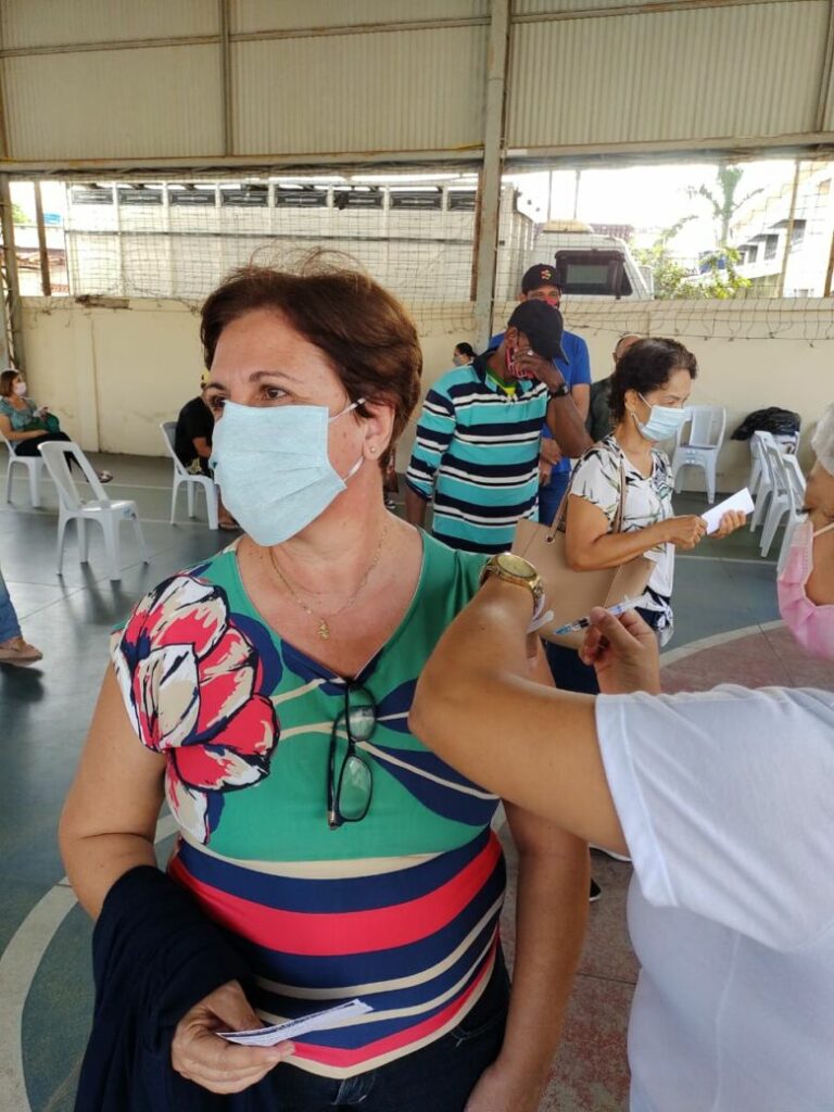 vacina 45 5 - Covid-19: população reclama que demora na chegada da vacina atrasou a imunização em Guarapari
