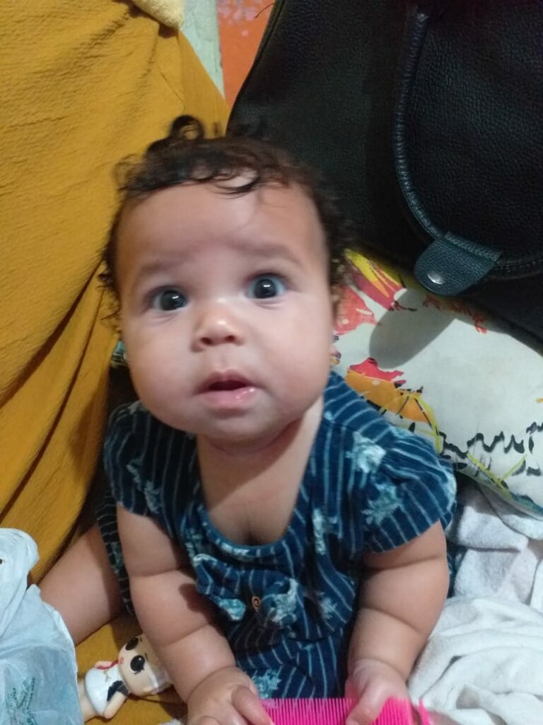 Guarapari: mãe pede ajuda para tratar bebê com síndrome rara pós-Covid