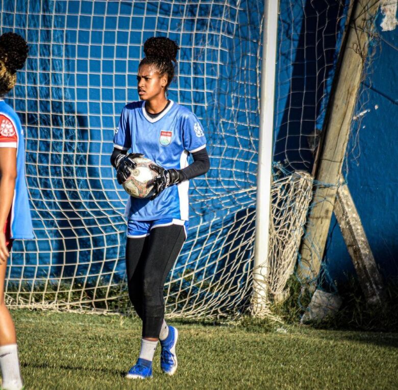 Goleira guarapariense integra seleção feminina sub-17
