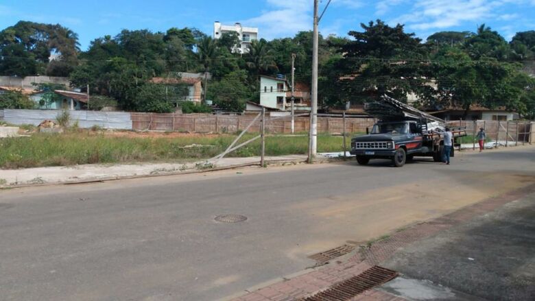 Tapumes que cercavam praça em Santa Mônica são retirados e obra continua parada em Guarapari