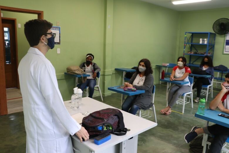 Estado orienta e Guarapari estuda presença obrigatória nas escolas municipais