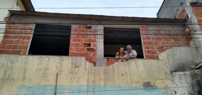 Casal ajuda3 - Pedagoga de Guarapari faz campanha para ajudar família; Covid-19 vitimou padrasto