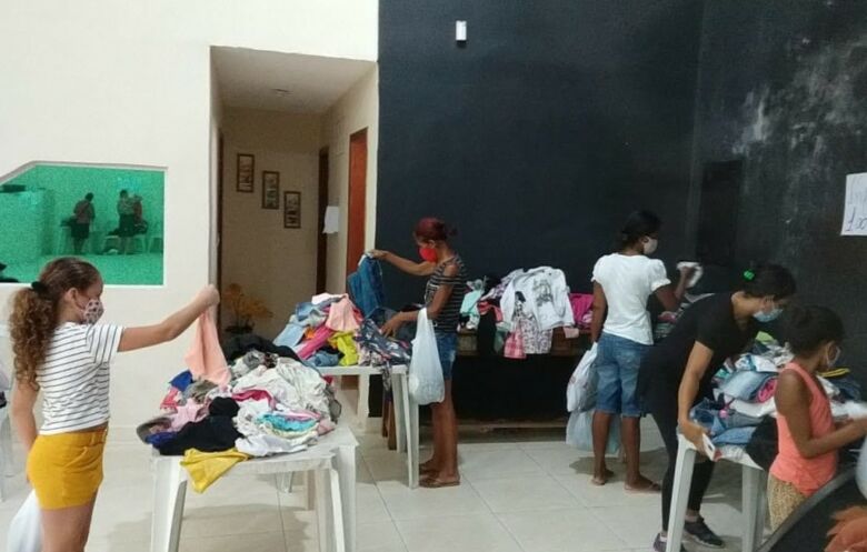 Projeto de Guarapari realiza novo bazar com roupas de R$2 a R$5 para custear doação de fraldas