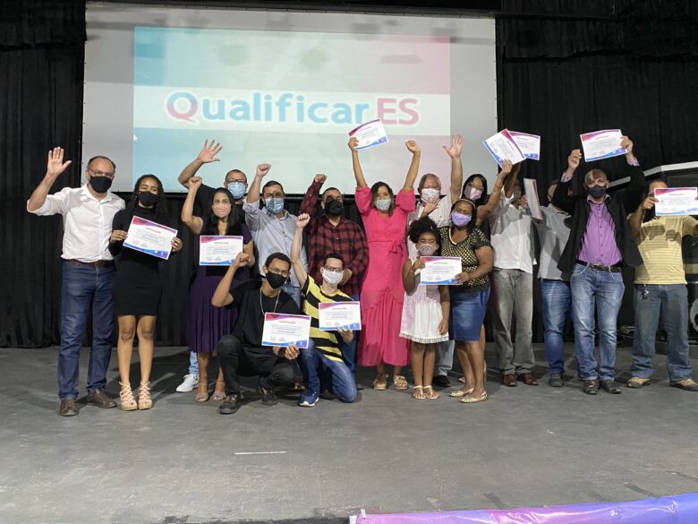 Programa Qualificar ES realiza cerimônia de formatura em Guarapari