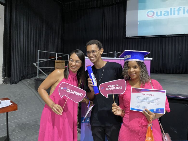Programa Qualificar ES realiza cerimônia de formatura em Guarapari