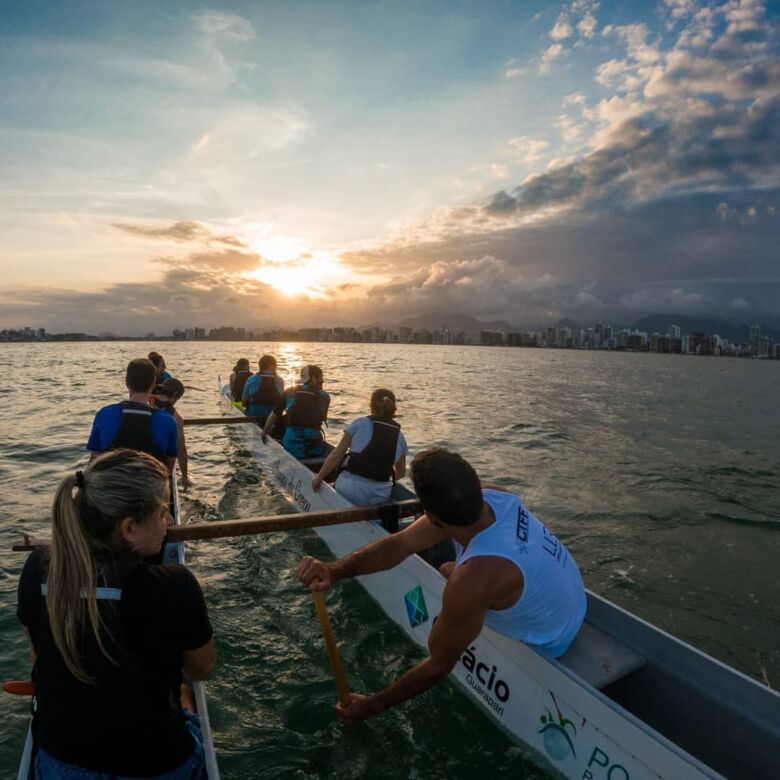 Canoa Havaiana de Guarapari cria projeto para jovens aprenderem o esporte de forma gratuita
