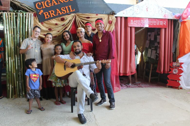 Seminaristas de Guarapari abordam diversidade e culturas do mundo em Feira
