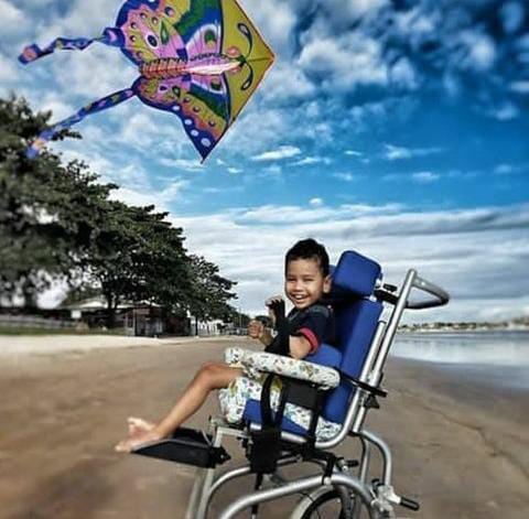Família de Guarapari vende rifa para comprar equipamentos para criança com paralisia cerebral