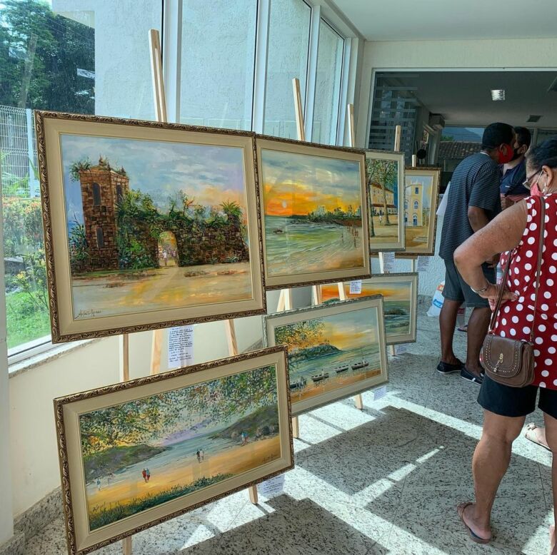 Guarapari 130 anos: exposição de quadros ressalta belezas naturais do município