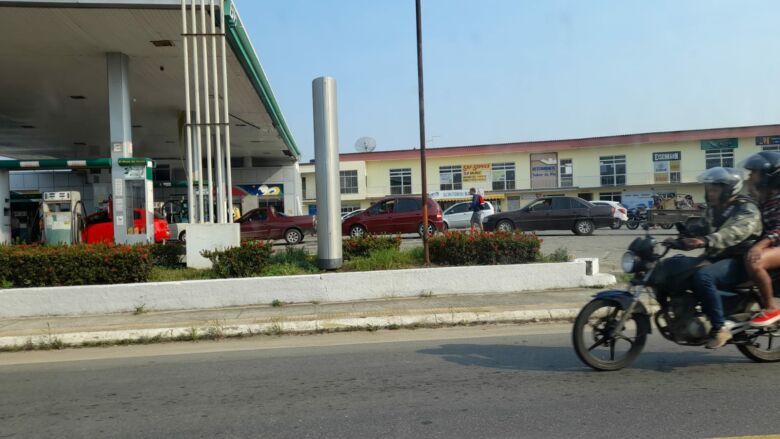 paralisacao caminhoneiros1 - Postos de Guarapari não relatam falta de combustível; ainda há filas para abastecimento