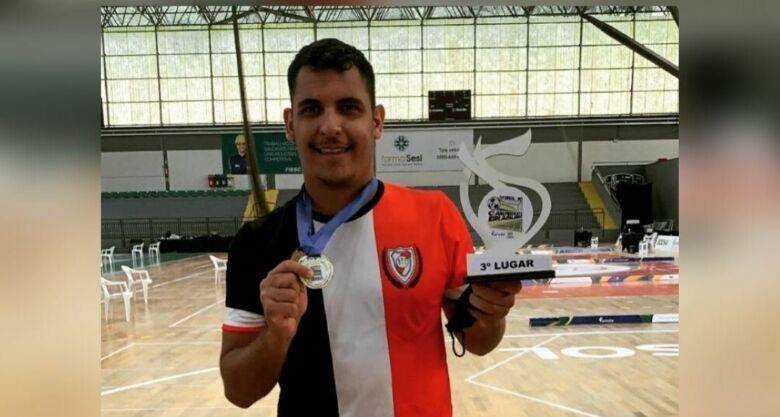 Após cirurgias no cérebro, jovem de Guarapari encontra motivação na família e no esporte