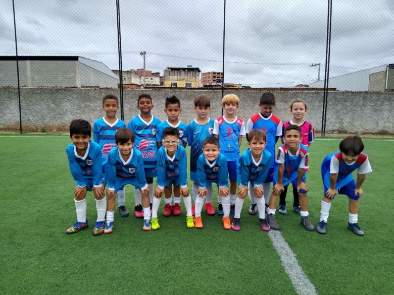 Atletas de Guarapari vão representar o Espírito Santo em campeonato sub-13 de futebol em MG