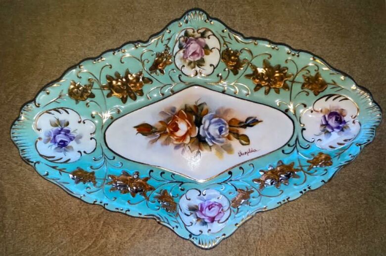 Artista de Guarapari expõe trabalhos em porcelana e óleo sobre tela 2 theozilda schwabach 2021 11 25 1