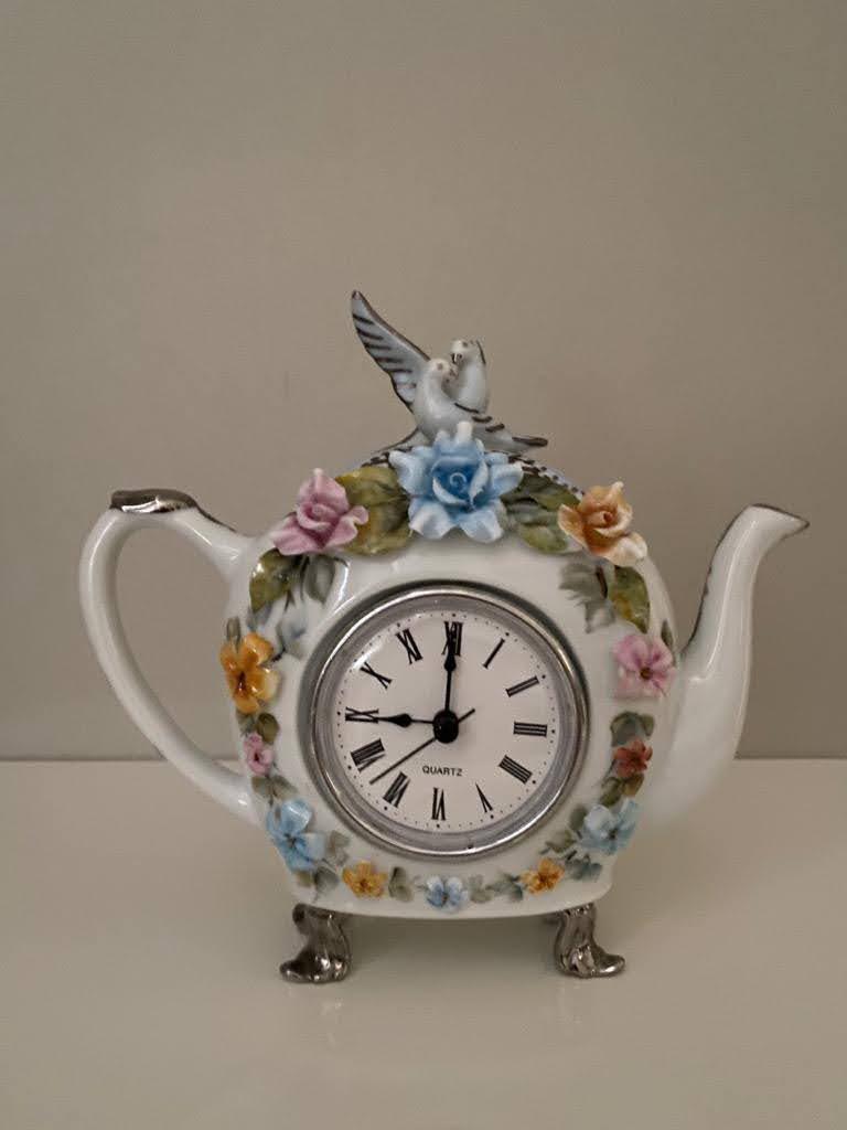 Artista de Guarapari expõe trabalhos em porcelana e óleo sobre tela 7 theozilda schwabach 2021 11 25 11