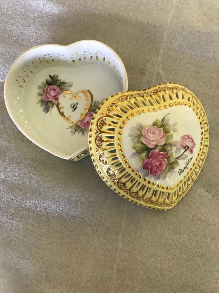 Artista de Guarapari expõe trabalhos em porcelana e óleo sobre tela 3 theozilda schwabach 2021 11 25 7