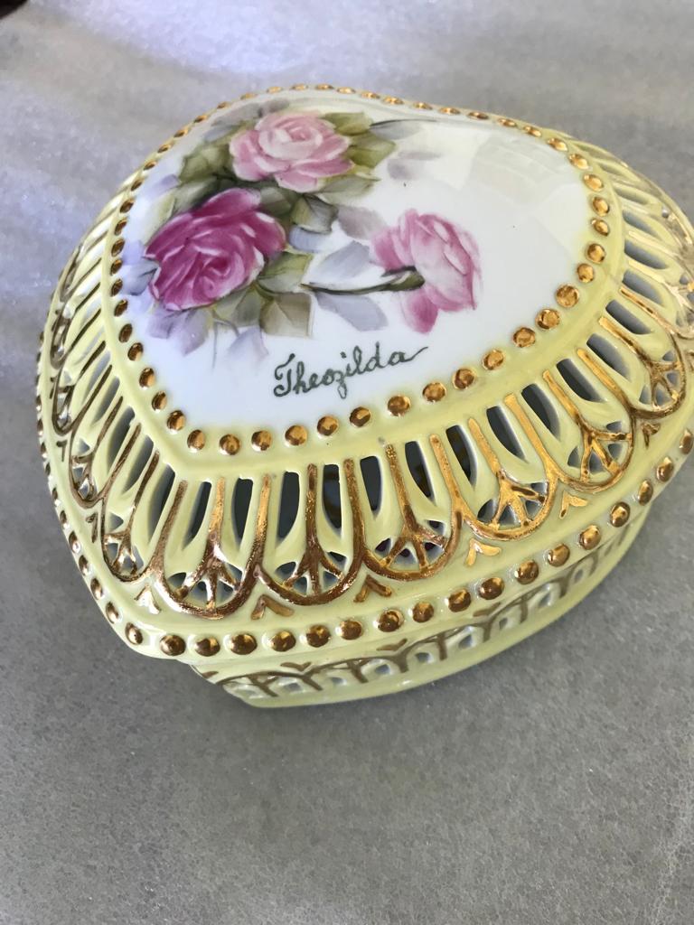 Artista de Guarapari expõe trabalhos em porcelana e óleo sobre tela 4 theozilda schwabach 2021 11 25 8 1