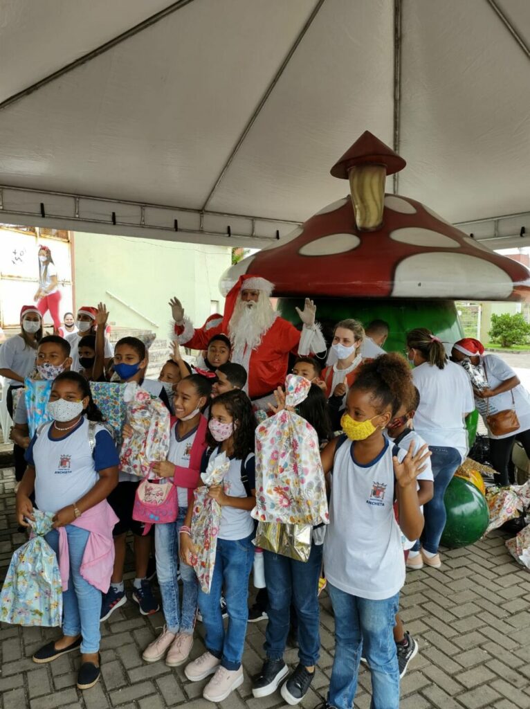 1º Natal Feliz: PM oferta dia de diversão e brincadeiras para crianças de Anchieta