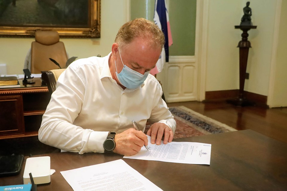 Casagrande anuncia bonificação de até R$ 3 mil para servidores da Saúde do ES