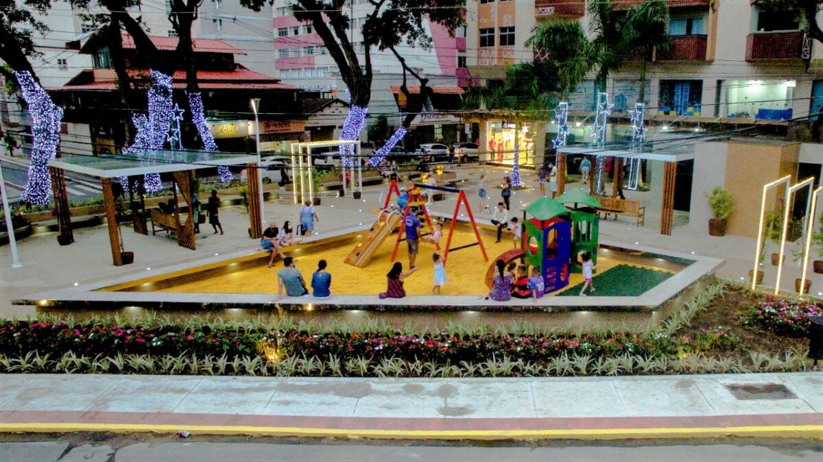 Prefeitura inaugura praça reformada no Centro de Guarapari