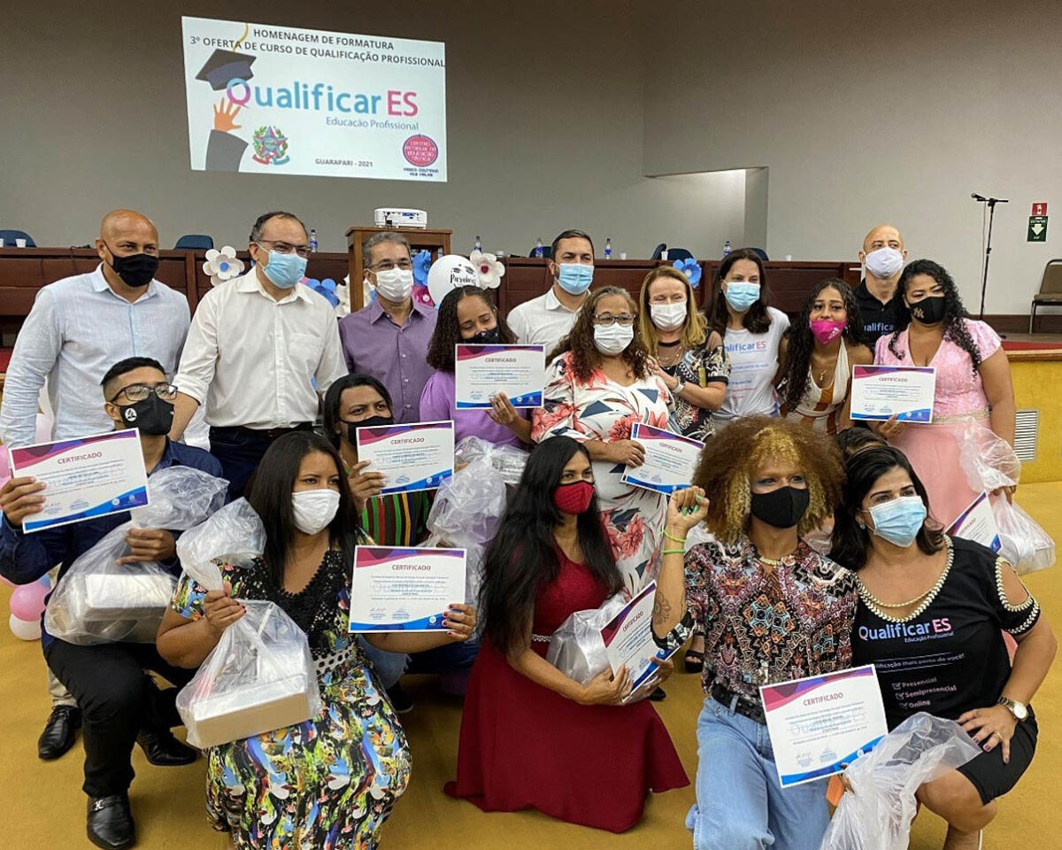 Cerca de 300 alunos de Guarapari concluem cursos gratuitos de qualificação profissional