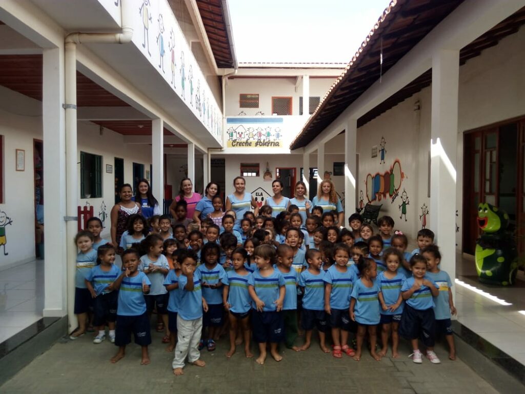 Projeto em Santa Mônica oferece aulas de instrumentos para crianças de Guarapari