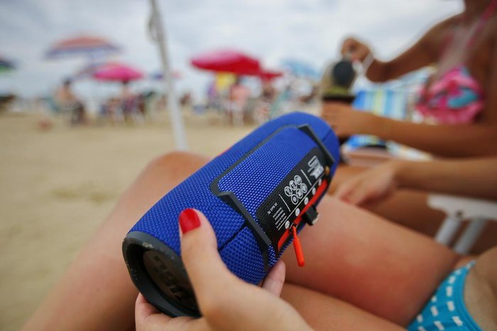 Anchieta proíbe e define multa e apreensão para o uso caixas de som nas praias
