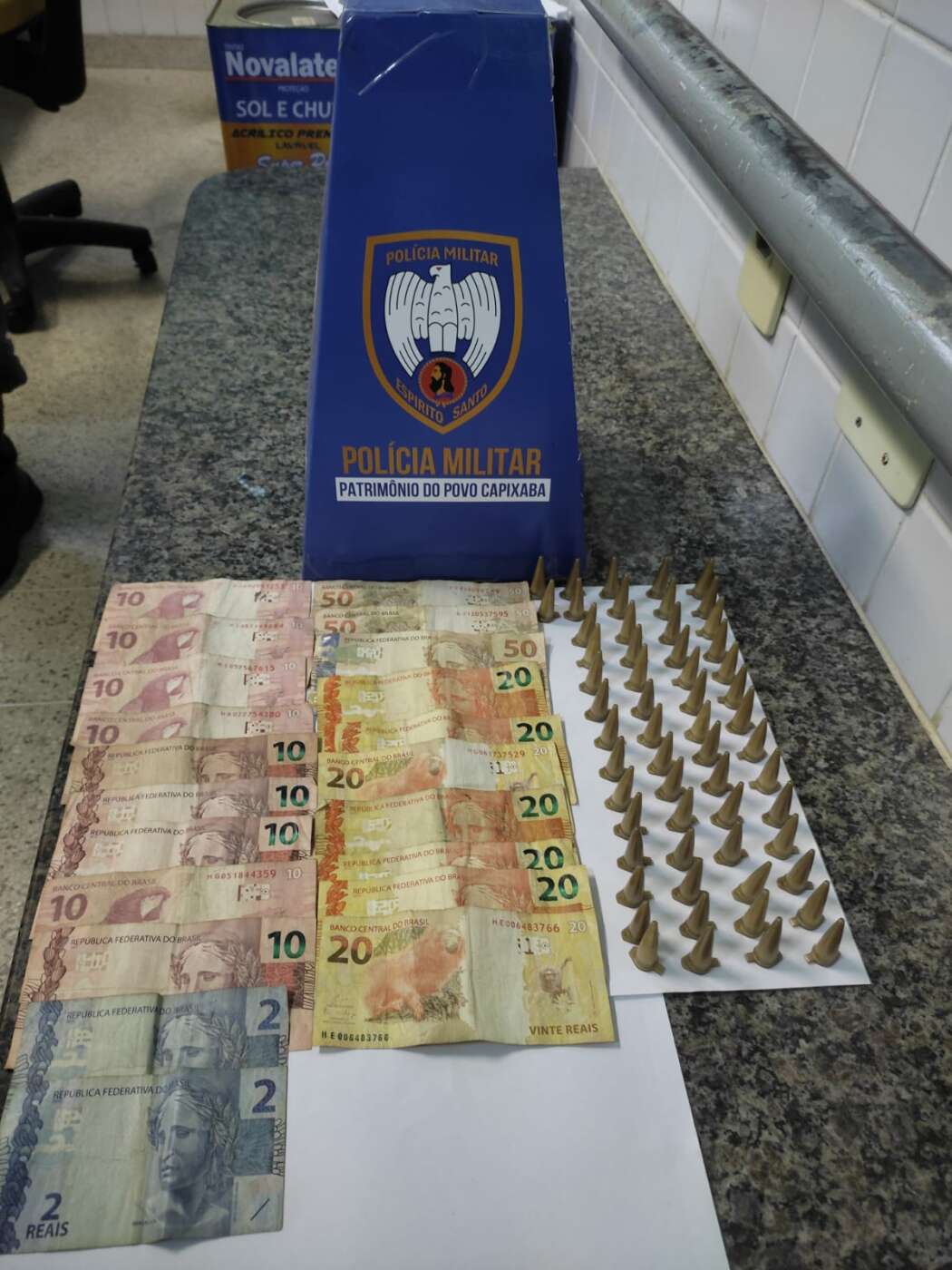 Menores são apreendidos e motorista de aplicativo é preso com drogas em Guarapari